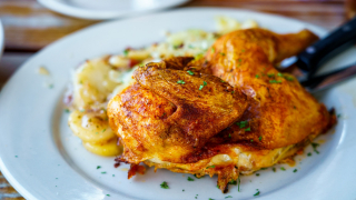 Illustration de l'article : Poulet irrésistible : maîtrisez l'art de la cuisson avec ces 5 techniques imparables