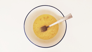 Illustration de l'article : Réussir son île flottante : la recette facile au micro-ondes pour un dessert réalisé à la perfection