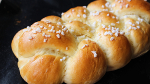 Illustration : "Réussissez votre brioche tressée dorée et gourmande grâce à cette recette"