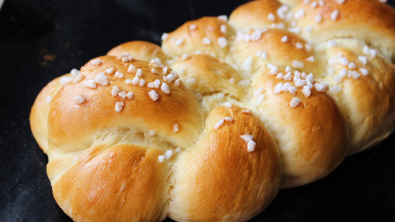 Illustration : "Réussissez votre brioche tressée dorée et gourmande grâce à cette recette"