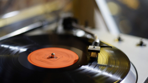 Illustration : "Comment maintenir vos disques vinyles en parfait état pour une écoute optimale"
