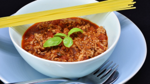 Illustration : "Une sauce bolognaise maison généreuse pour toutes vos recettes savoureuses"