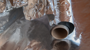 Illustration : "Le papier aluminium : un allié insoupçonné dans la maison et la cuisine"