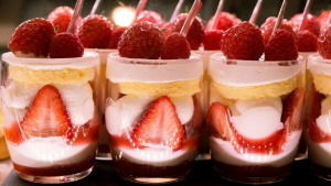 Illustration : "La mousse aux fraises sans gélatine : un dessert aérien qui annonce les beaux jours"