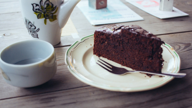 Illustration : "Gâteau irlandais au chocolat et à la bière : l'alliance inattendue qui ravira vos papilles"