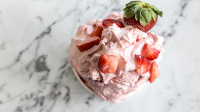 Illustration : Découvrez comment préparer une délicieuse glace aux fraises maison en quelques minutes seulement