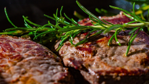 Illustration : "Comment réussir son steak à coup sûr ? Les étapes clés pour une viande savoureuse et tendre"