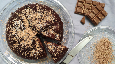 Illustration :  Un gâteau fondant et croustillant aux deux chocolats à réaliser sans four