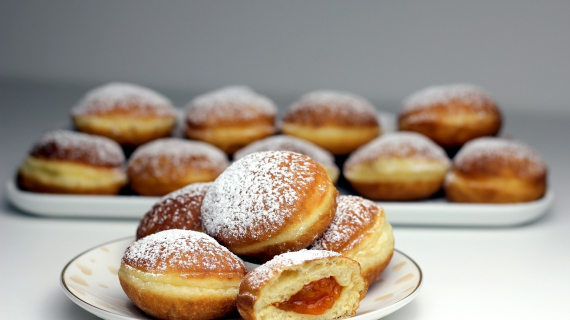 Illustration : Une recette légère et gourmande : les beignets au yaourt et à la confiture