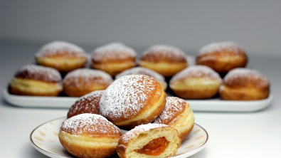 Illustration : "Une recette légère et gourmande : les beignets au yaourt et à la confiture"