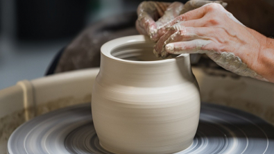 Illustration : Participez à une leçon de poterie : les meilleurs ateliers