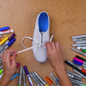 Illustration de l'article : Un tr&egrave;s joli effet galaxie pour customiser vos chaussures 