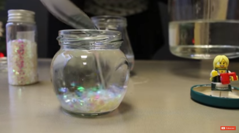 Illustration de l'article : Plusieurs tutoriels pour fabriquer votre propre boule &agrave; neige 