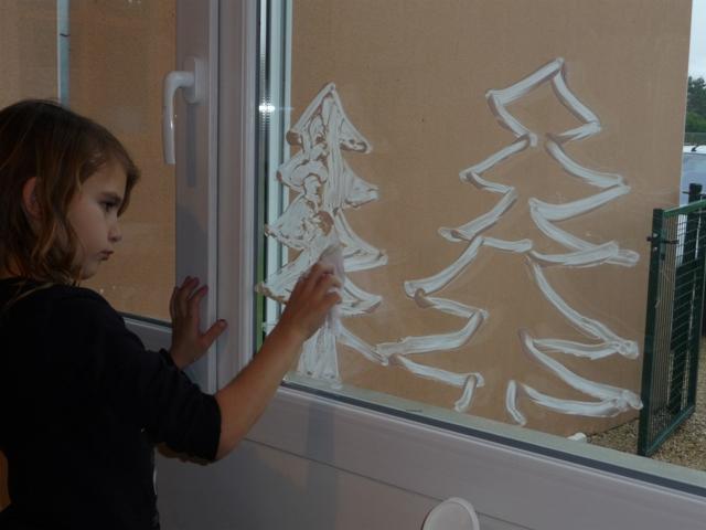 Illustration de l'article : Embellissez vos fenêtres pour Noël avec du Blanc de Meudon