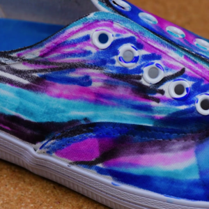 Illustration de l'article : Un tr&egrave;s joli effet galaxie pour customiser vos chaussures 