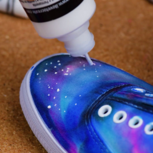 Illustration de l'article : Un tr&egrave;s joli effet galaxie pour customiser vos chaussures 
