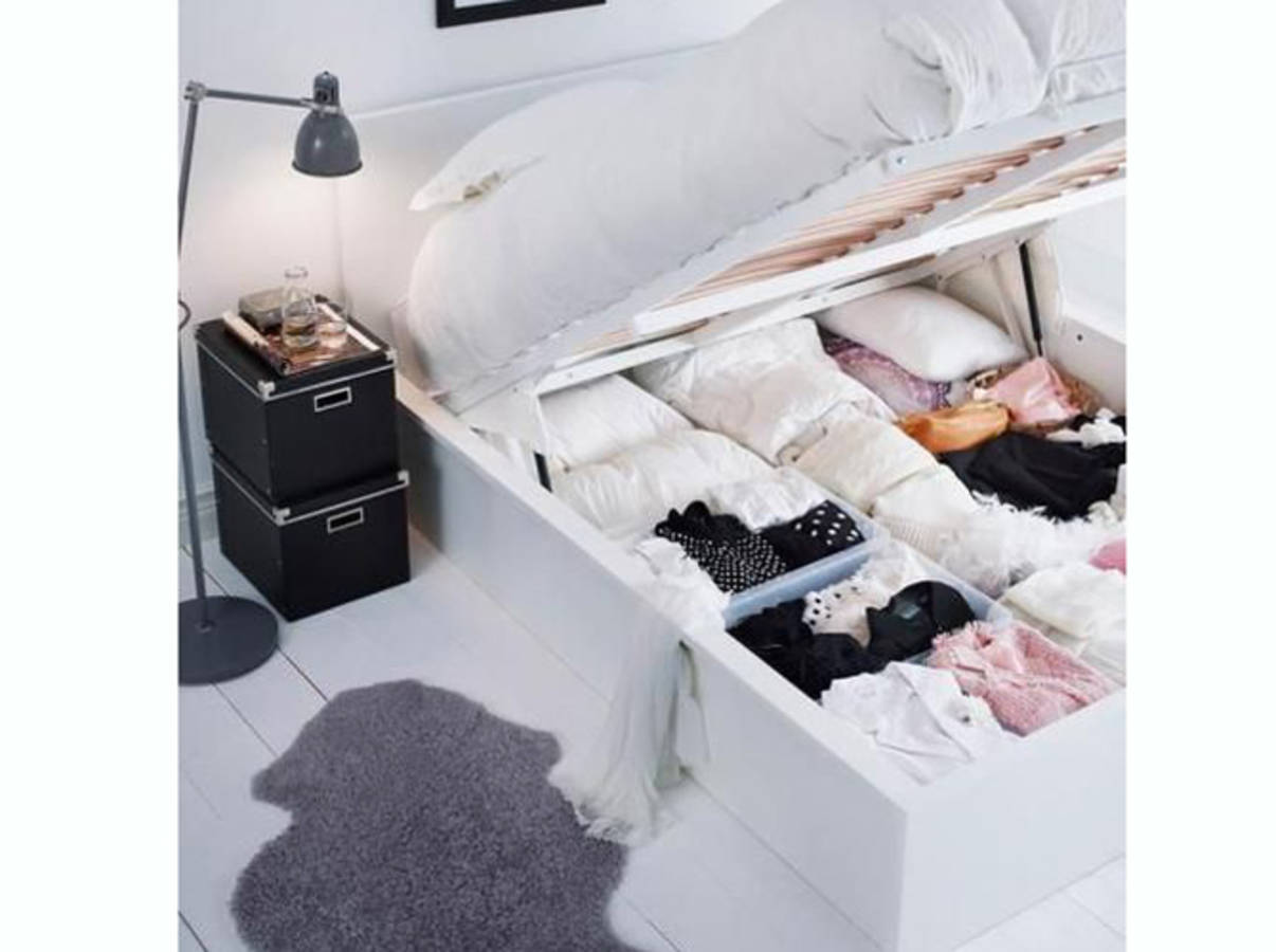 un-dressing-sous-un-lit