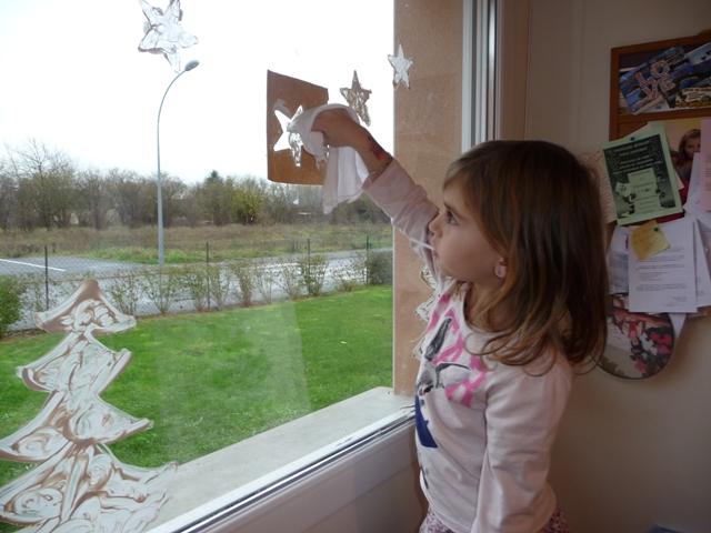Illustration de l'article : Embellissez vos fenêtres pour Noël avec du Blanc de Meudon