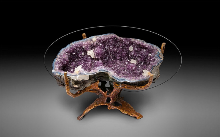 Illustration de l'article : 38 tables très originales pour transformer votre salon en une galerie d’art