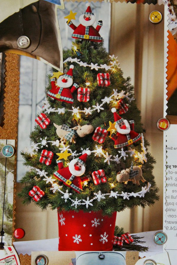 16 idées à utiliser pour décorer facilement votre sapin de Noël artificiel