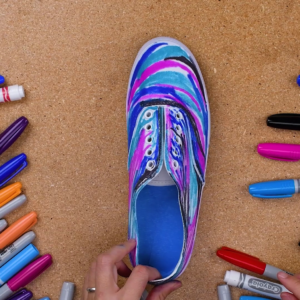 Illustration de l'article : Un tr&egrave;s joli effet galaxie pour customiser vos chaussures 