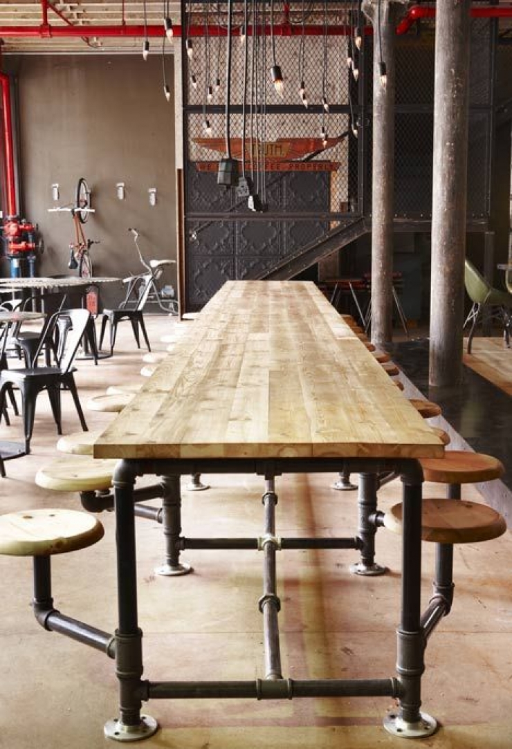 Illustration de l'article : 38 tables très originales pour transformer votre salon en une galerie d’art