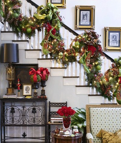 34 astuces pour décorer vos escaliers à Noël