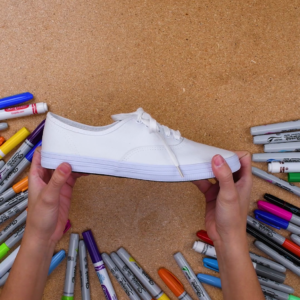 Illustration de l'article : Un tr&egrave;s joli effet galaxie pour customiser vos chaussures 